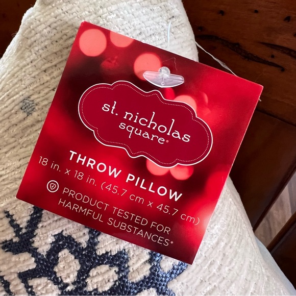 ⬇️St. Nicholas Square NWT Throw Pillow 18inX18in Ivory Sentiment Tapestry Kohls - Picture 8 of 11